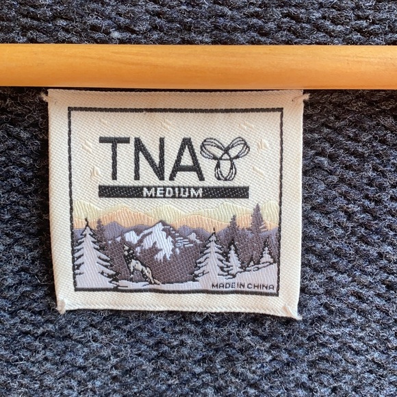 Aritzia TNA Lambswool Zip Up Sweater - Picture 9 of 15